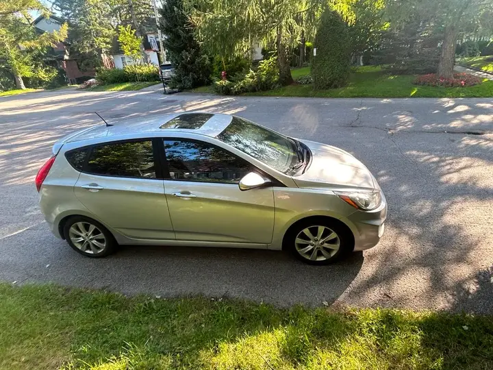 Hyundai Accent 2012 photo 2
