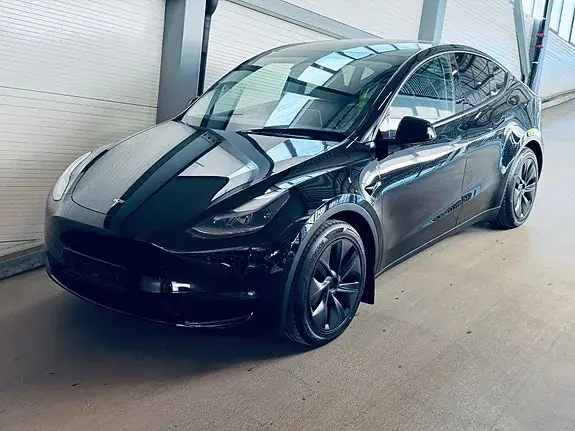 Tesla Model Y 2025 photo 2