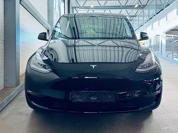 Tesla Model Y 2025 photo 3