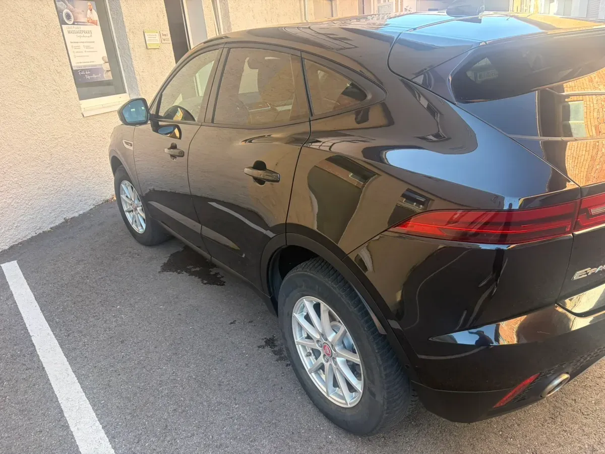 Jaguar E-Pace 2019 photo 2