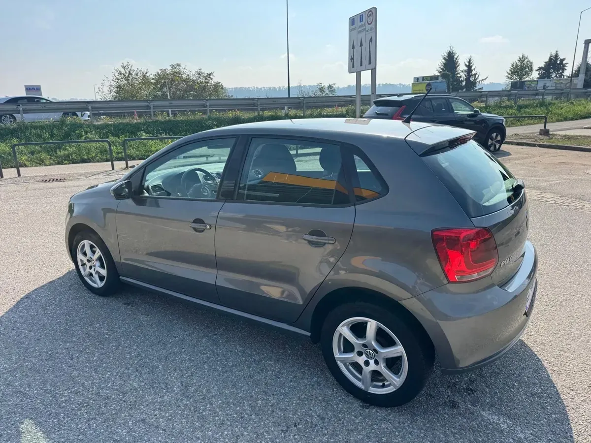 Volkswagen Polo 2011 photo 2