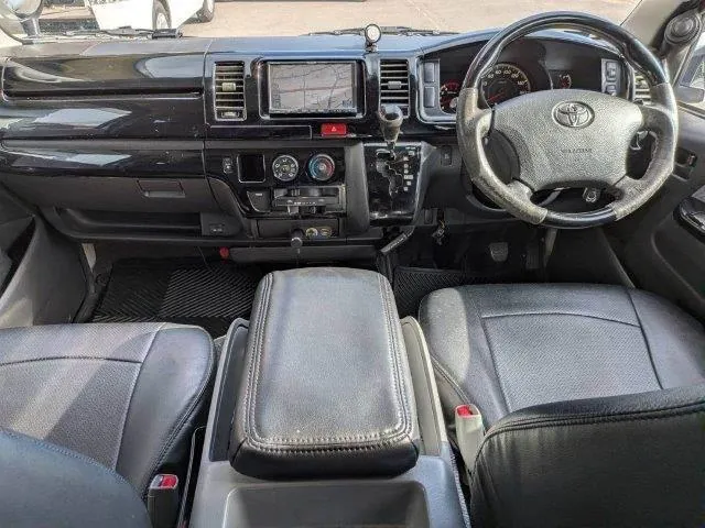Toyota Hiace 2009 photo 3
