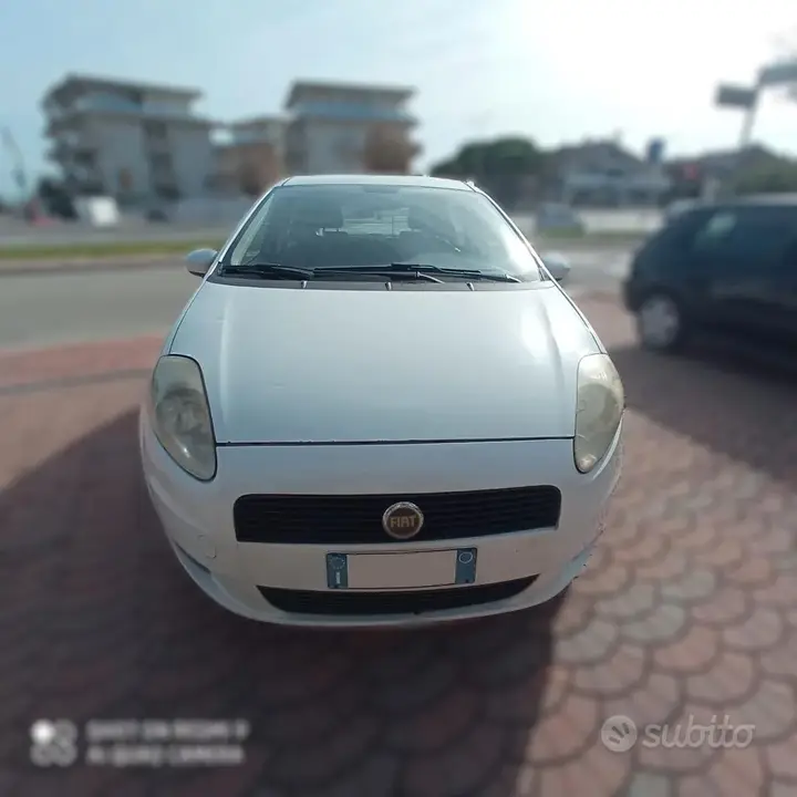 Fiat Grande Punto 2009 photo 2