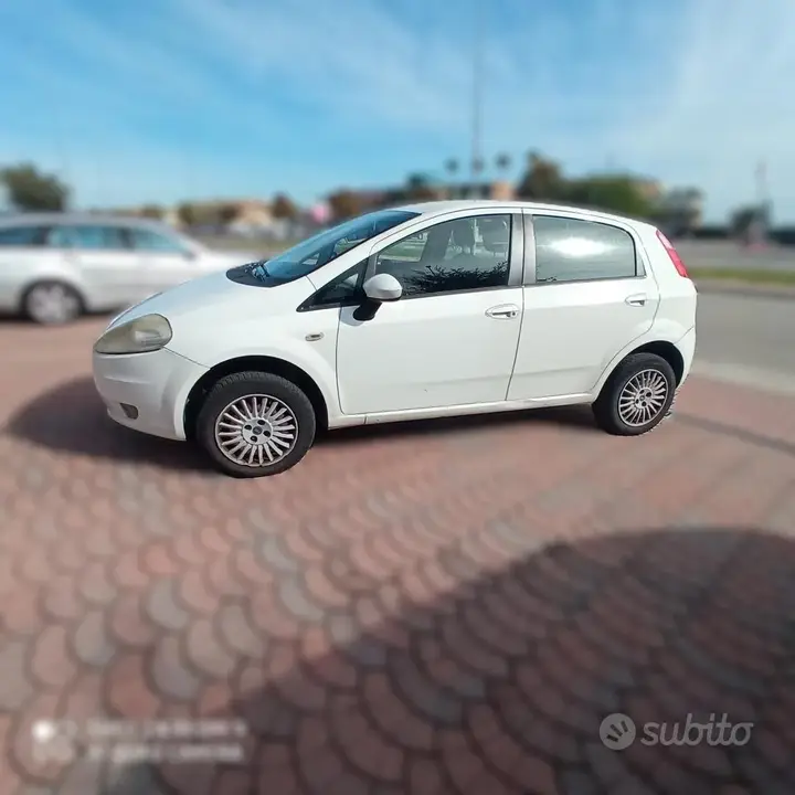 Fiat Grande Punto 2009 photo 4