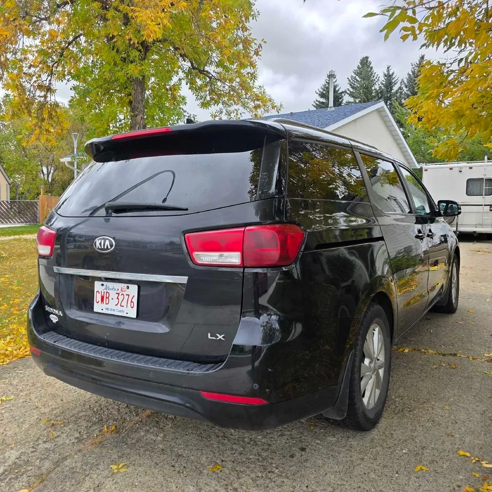 Kia Sedona 2017 photo 3