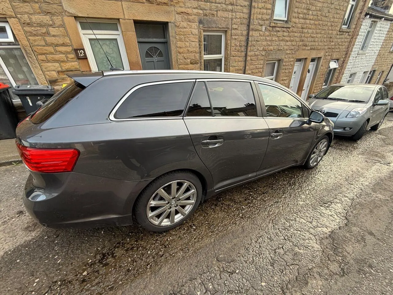 Toyota Avensis 2013 photo 2