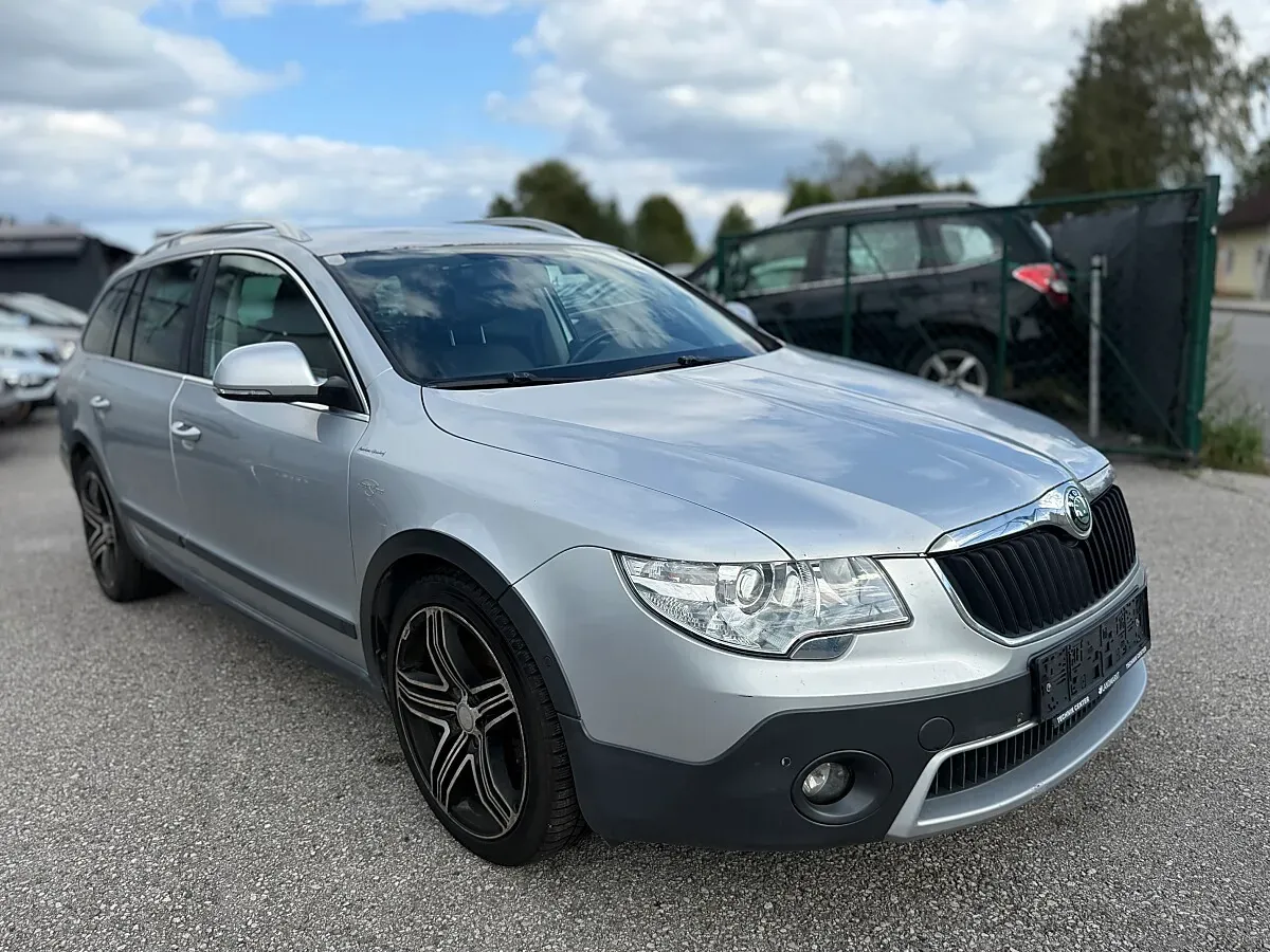 Skoda Superb 2013 photo 2