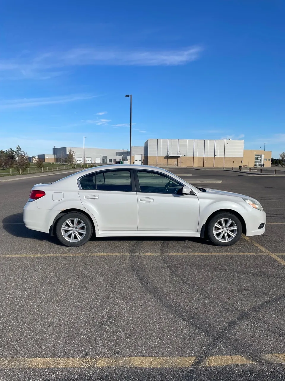 Subaru Legacy 2011 photo 2