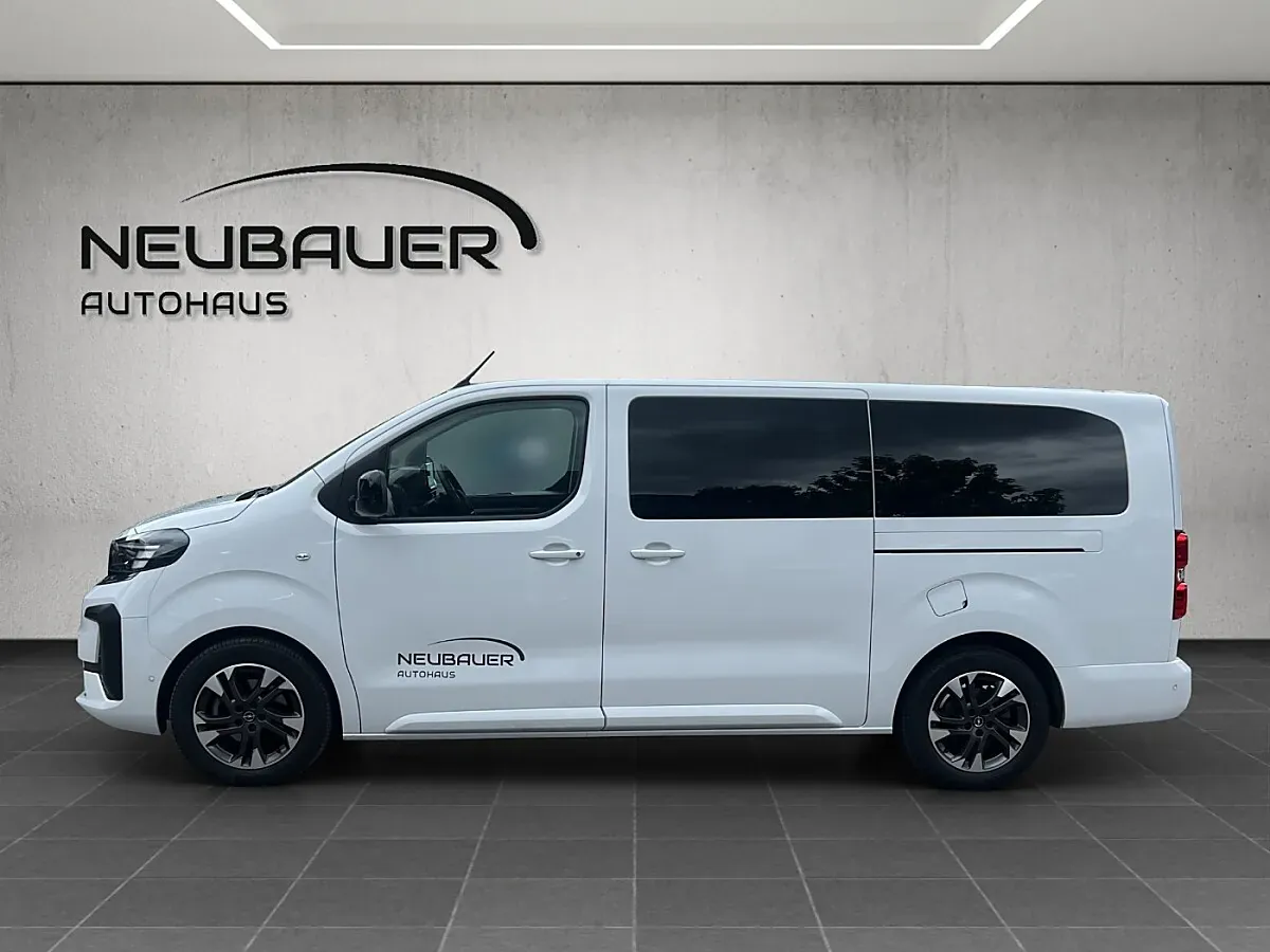 Opel Zafira 2024 photo 2