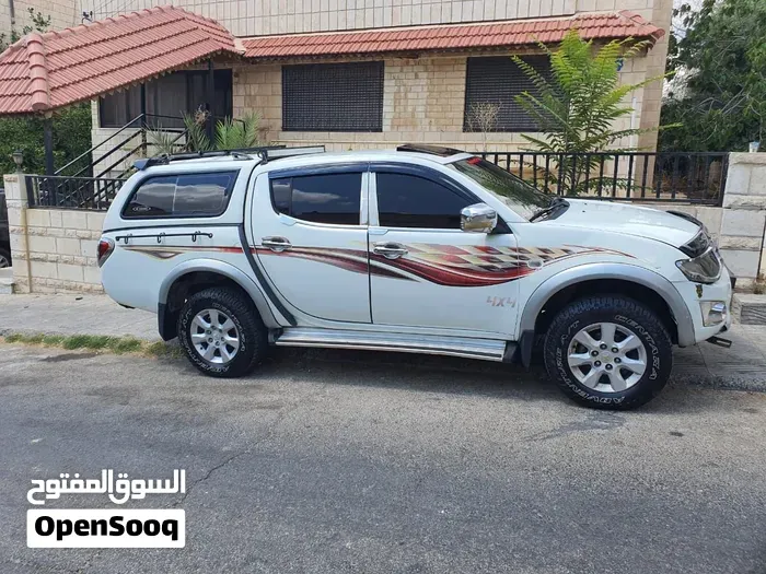 Mitsubishi L200 2012 photo 2