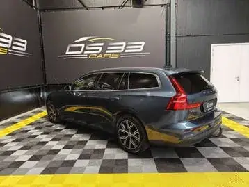 Volvo V60 2022 photo 2