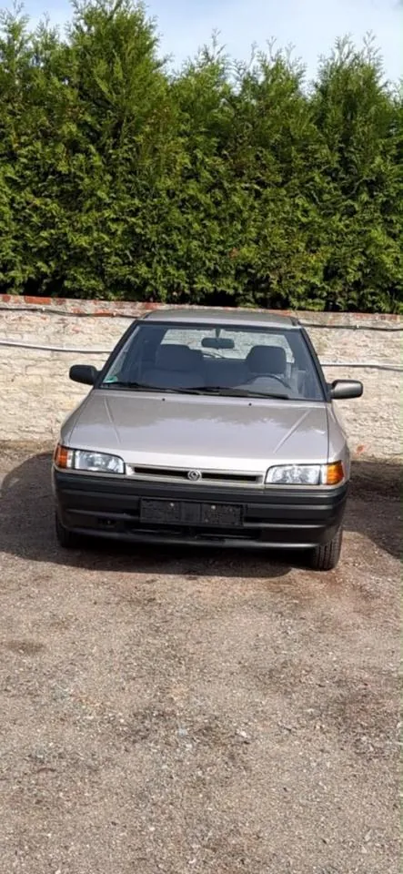 Mazda 323