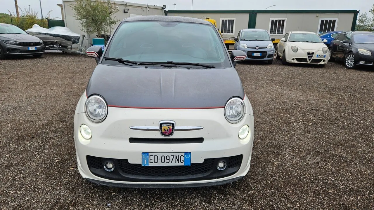 Abarth 500 2010 photo 2