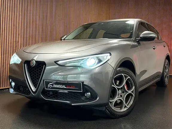 Alfa Romeo Stelvio 2017 photo 2