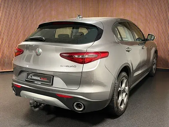 Alfa Romeo Stelvio 2017 photo 5