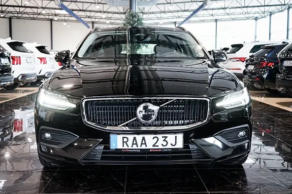 Volvo V60 2023 photo 2