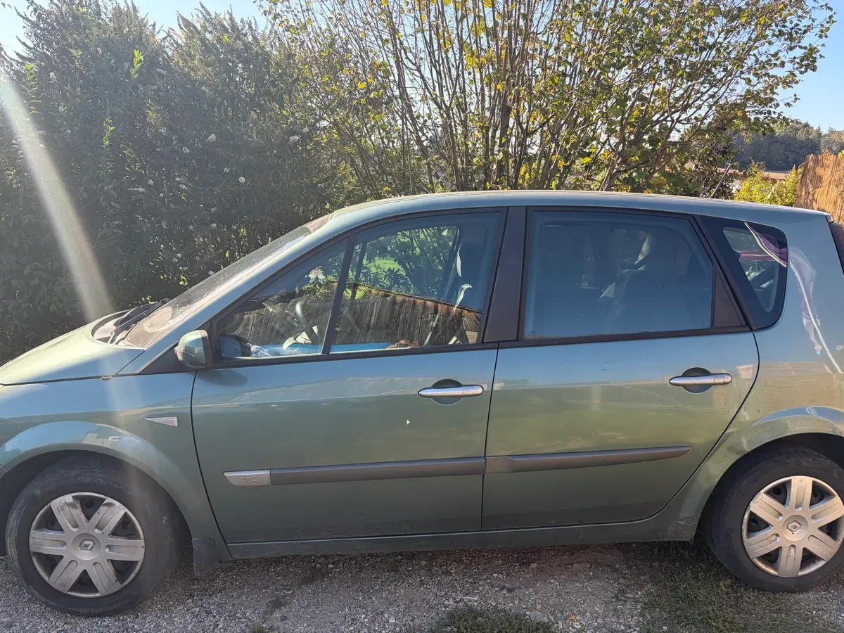 Renault Scenic 2004 photo 2
