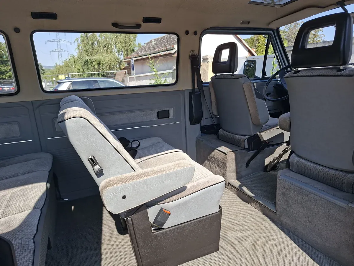 Volkswagen Caravelle 1988 photo 2