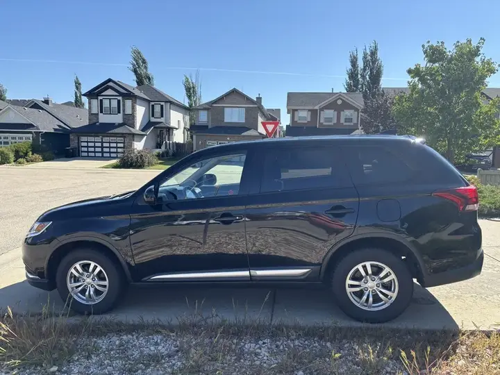 Mitsubishi Outlander 2019 photo 2