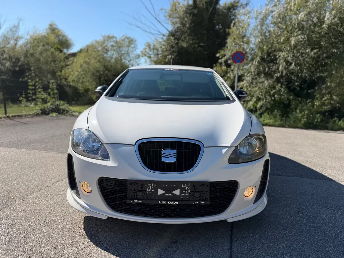 Seat Leon 2012 photo 2