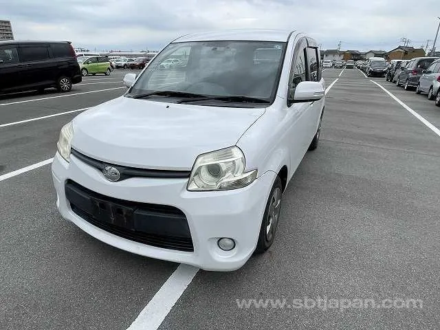Toyota Sienta 2012 photo 2