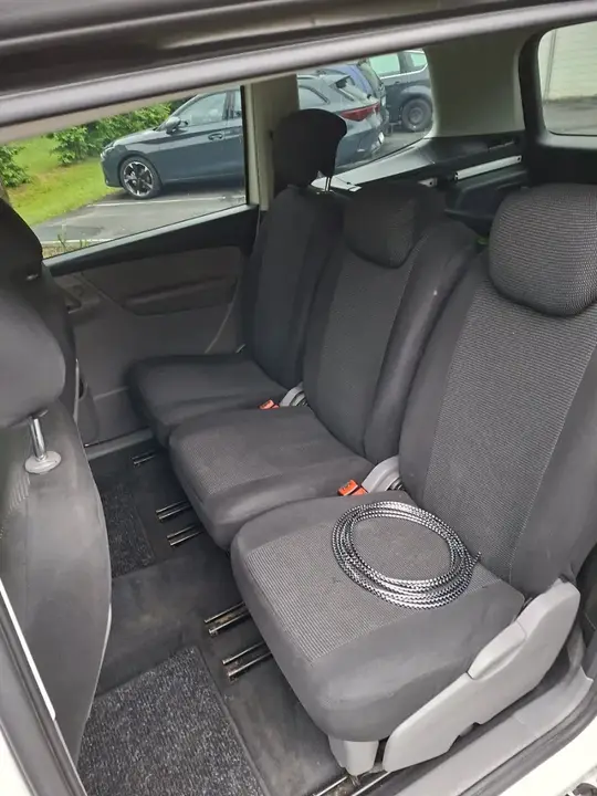 Seat Alhambra 2011 photo 2