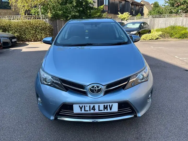 Toyota Auris 2014 photo 2