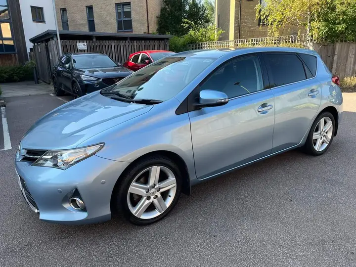 Toyota Auris 2014 photo 3