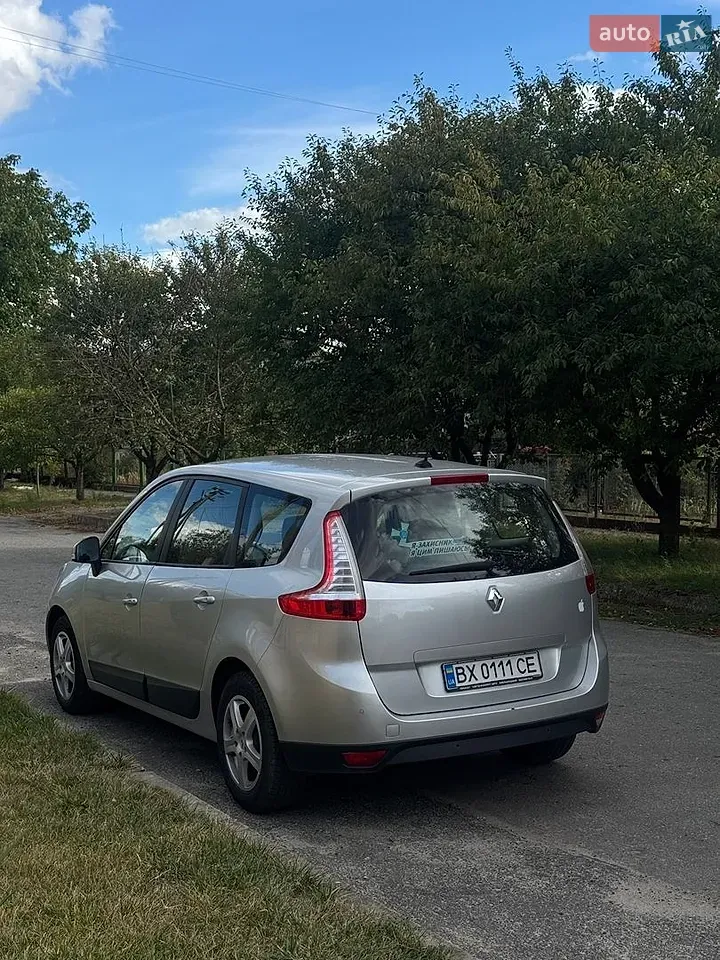 Renault Scenic 2012 photo 3