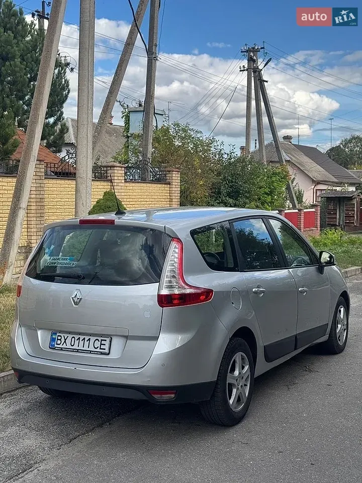 Renault Scenic 2012 photo 2