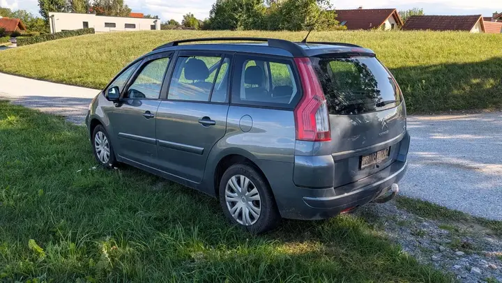 Citroen Grand C4 Picasso 2011 photo 3