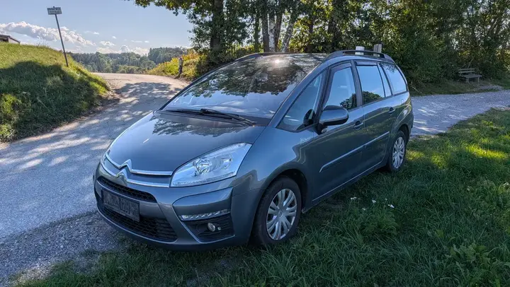 Citroen Grand C4 Picasso 2011 photo 2