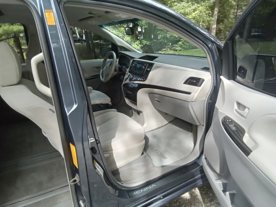 Toyota Sienna 2014 photo 4