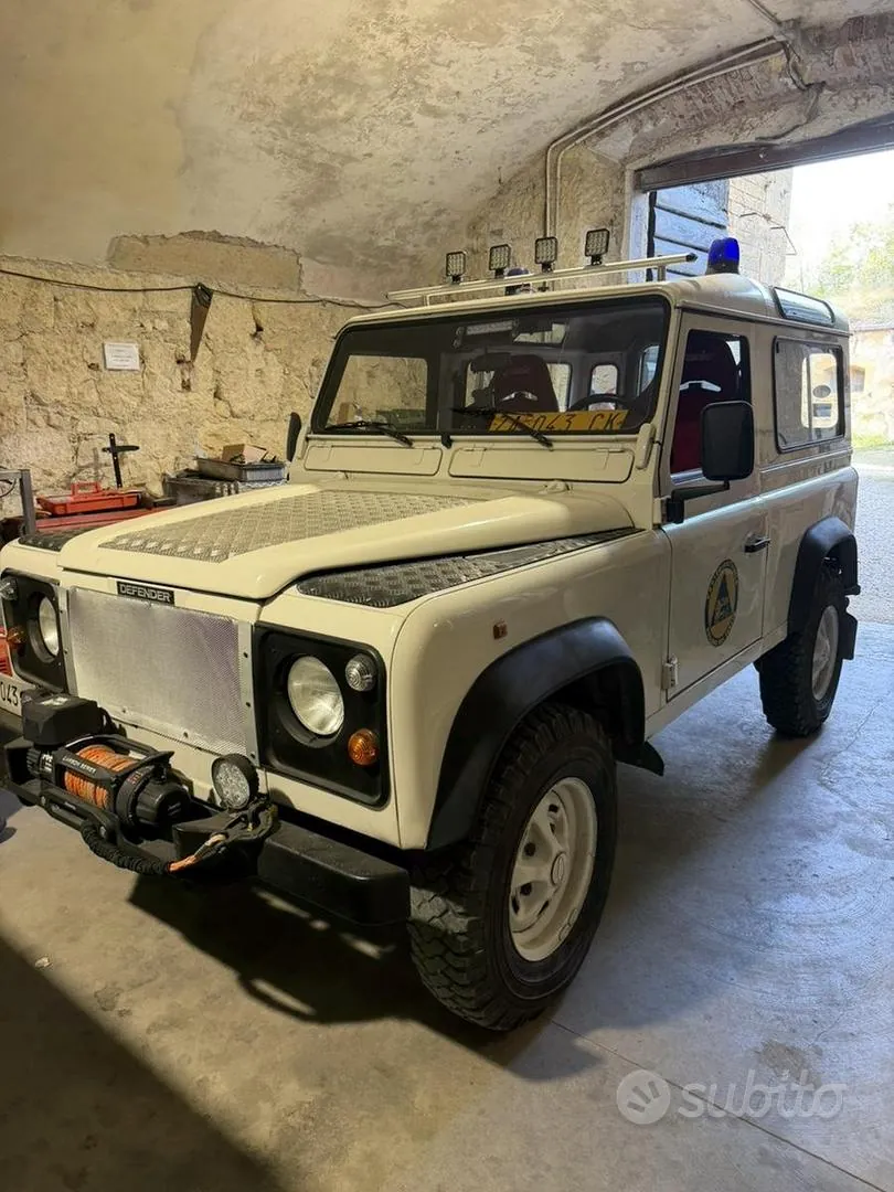 Land Rover Defender 1996 photo 3