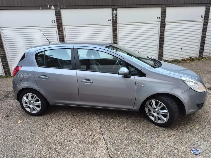 Vauxhall Corsa 2009 photo 2