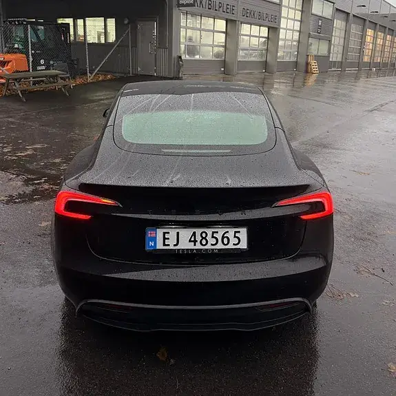 Tesla Model 3 2024 photo 4