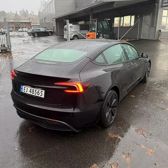 Tesla Model 3 2024 photo 5