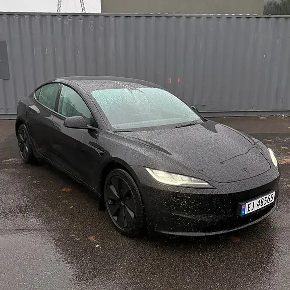 Tesla Model 3 2024 photo 2