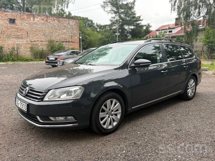 Volkswagen Passat 2011 photo 2