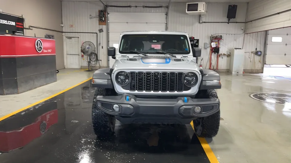 Jeep Wrangler 2024 photo 2