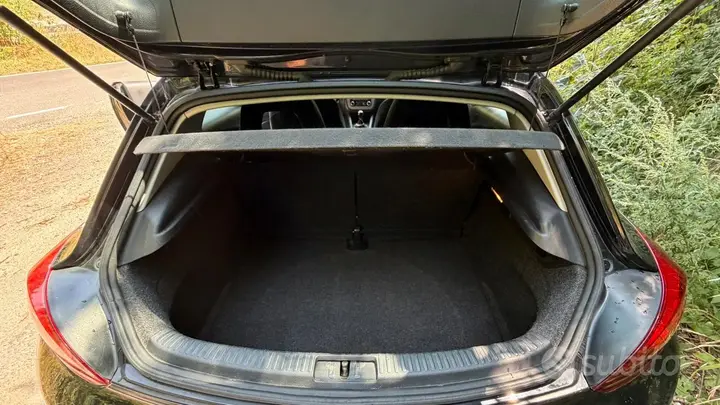 Volkswagen Scirocco 2011 photo 4