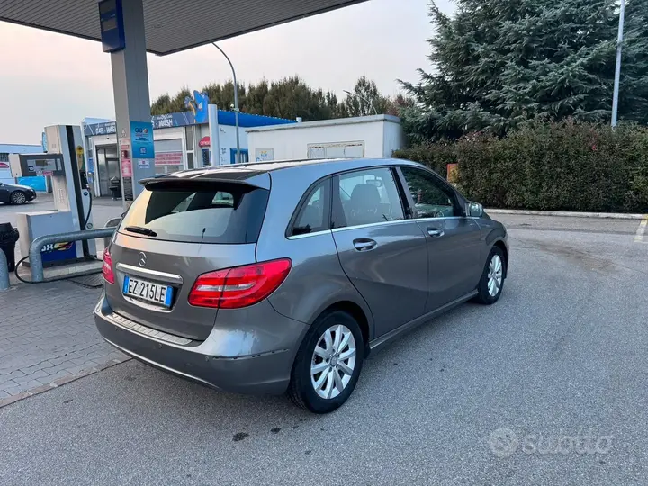 Mercedes-Benz B180 2015 photo 4