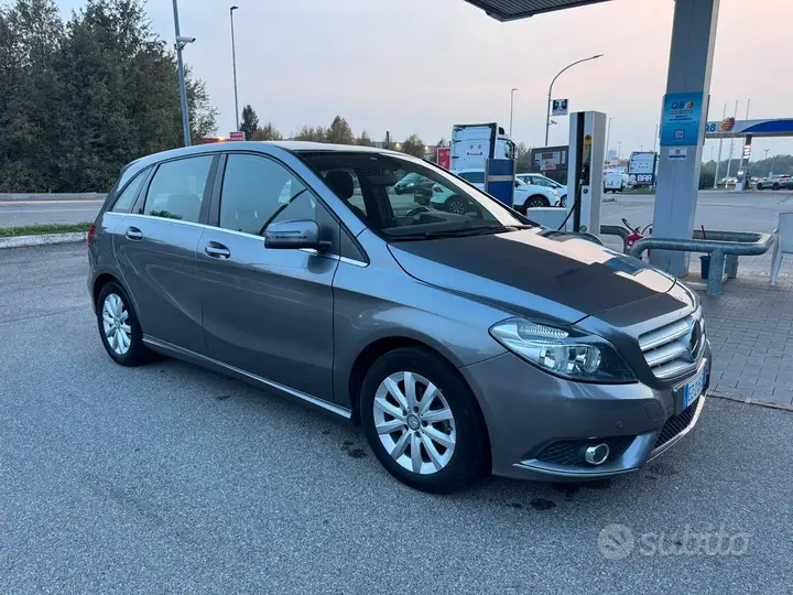 Mercedes-Benz B180 2015 photo 5