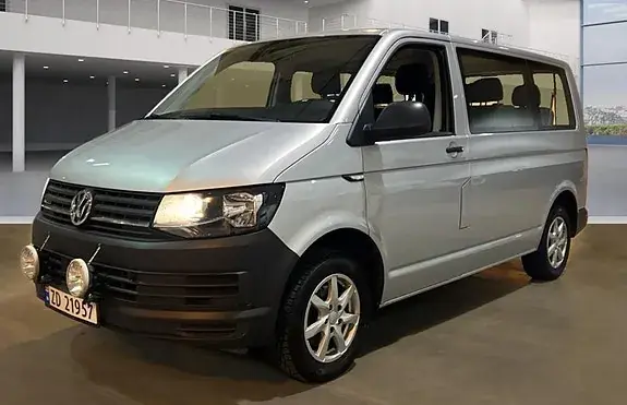 Volkswagen Caravelle 2017 photo 2
