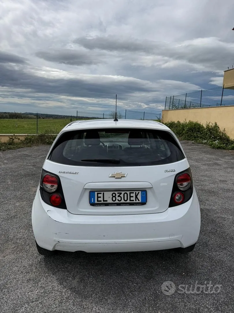 Chevrolet Aveo 2012 photo 4
