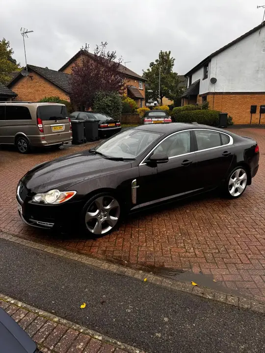Jaguar Xf 2010 photo 3