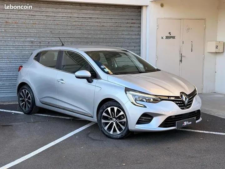 Renault Clio 2022 photo 3