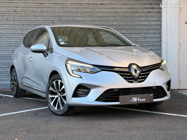 Renault Clio 2022 photo 2
