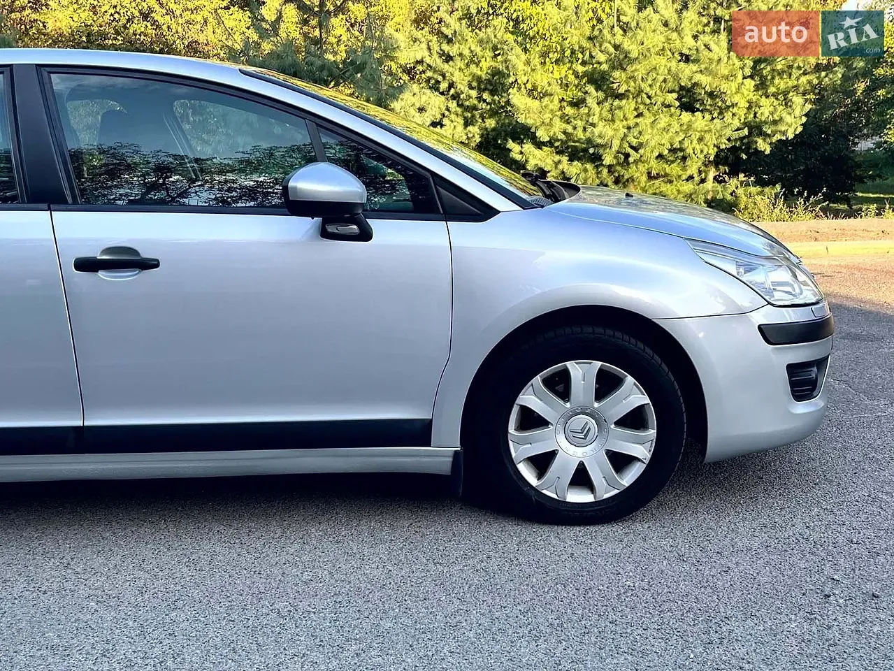 Citroen C4 2010 photo 4