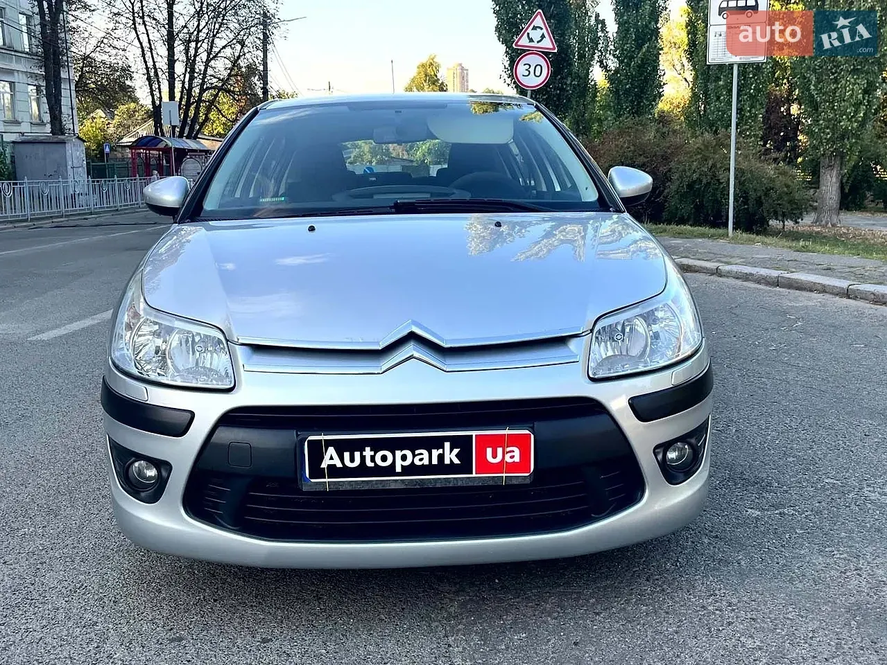 Citroen C4 2010 photo 2